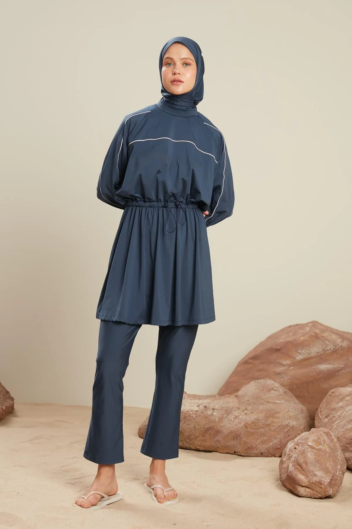 Manuka  HIJAB-BADEHOSE MIT GERADE BEIN, MARINEBLAU