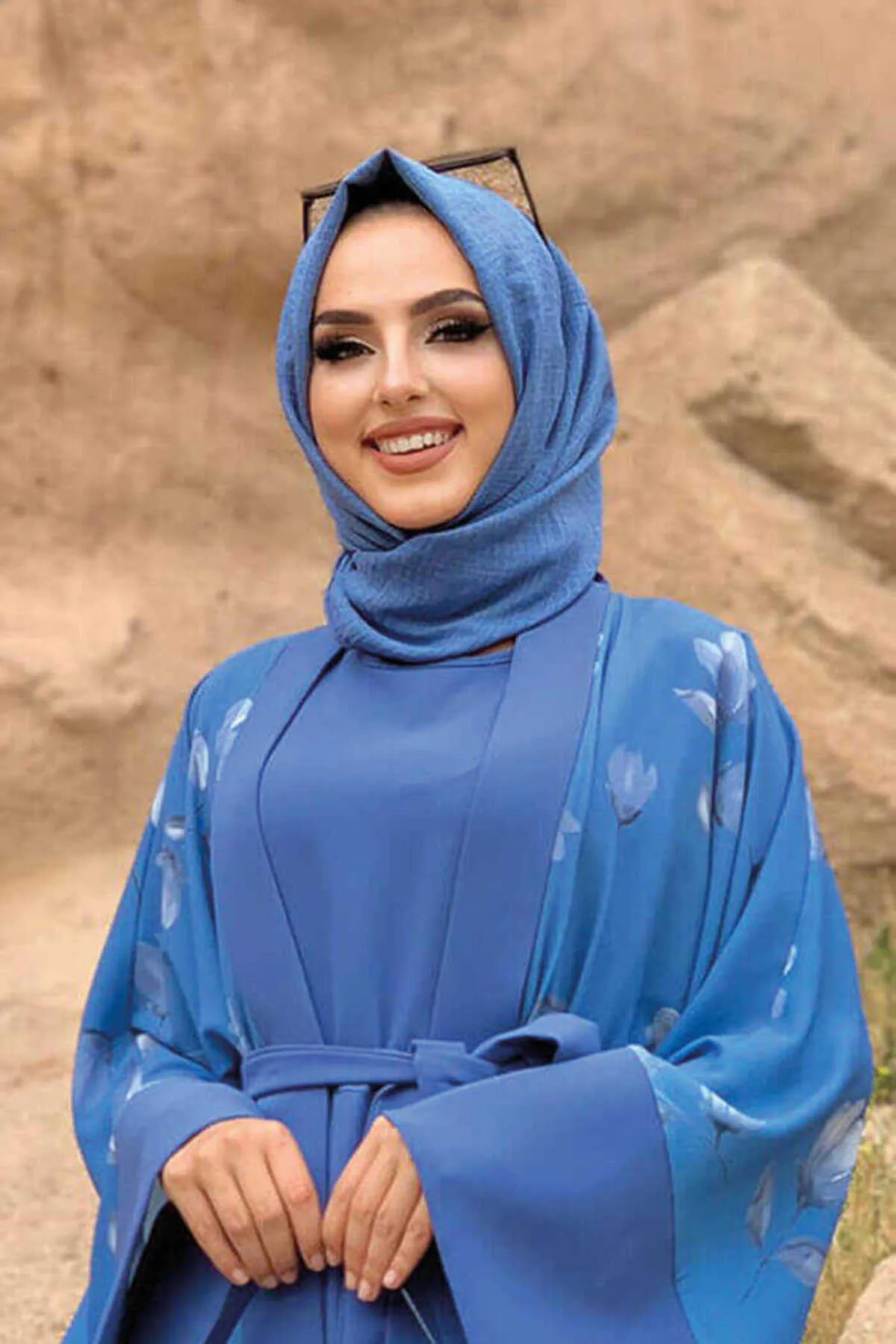 Bym Fashion  Gemustertes Abaya-Jumpsuit-Set mit schlichtem Taschendetail, Gürtel und ärmellosen Ärmeln 8312 Indigo