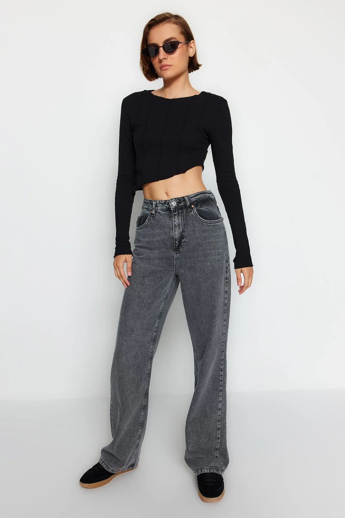 Trendyol Collection  Graue Jeans mit hoher Taille und weitem Bein TWOAW24JE00073