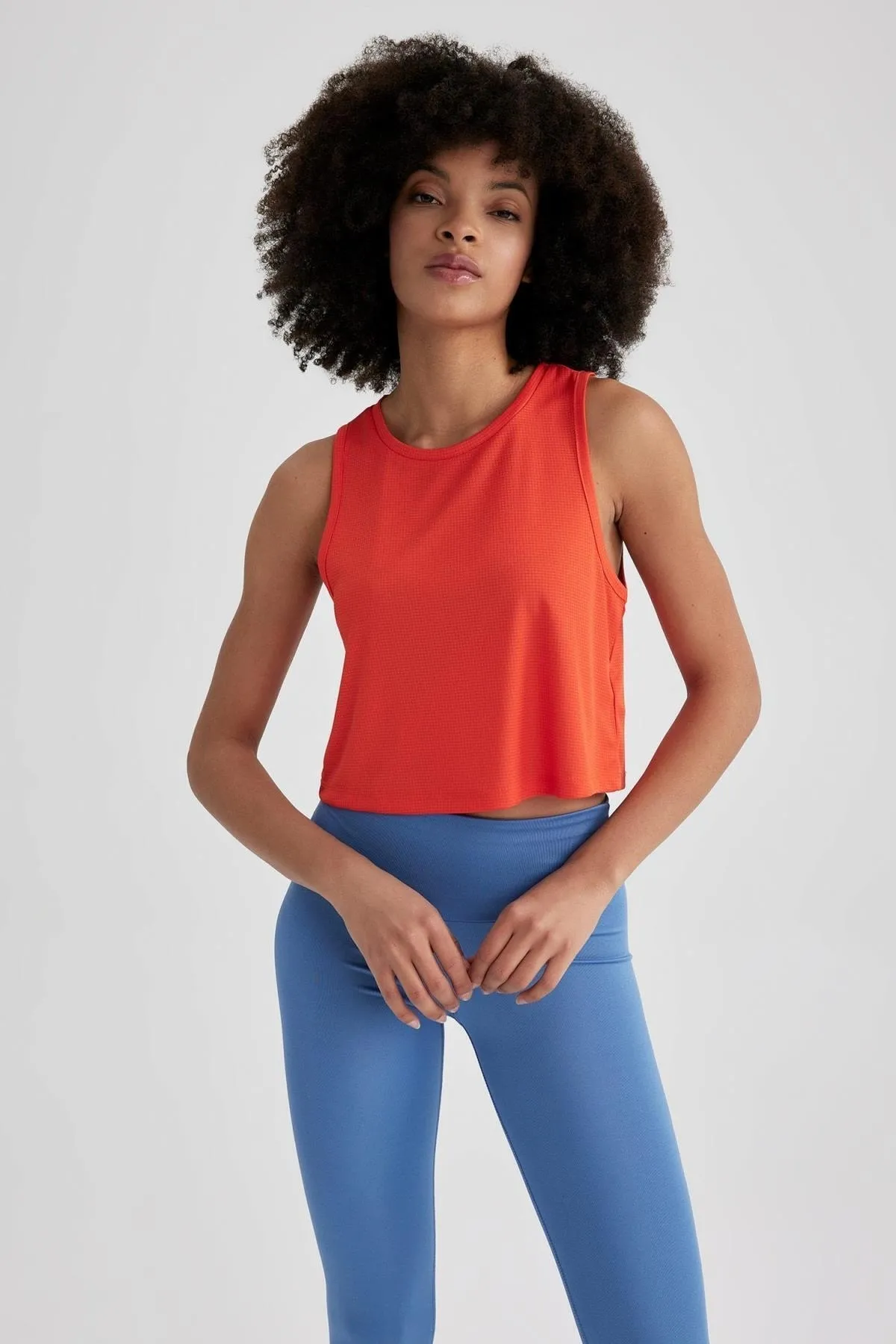 DeFacto  Sportliches Crop Top mit Rundhalsausschnitt - A2518ax23sm
