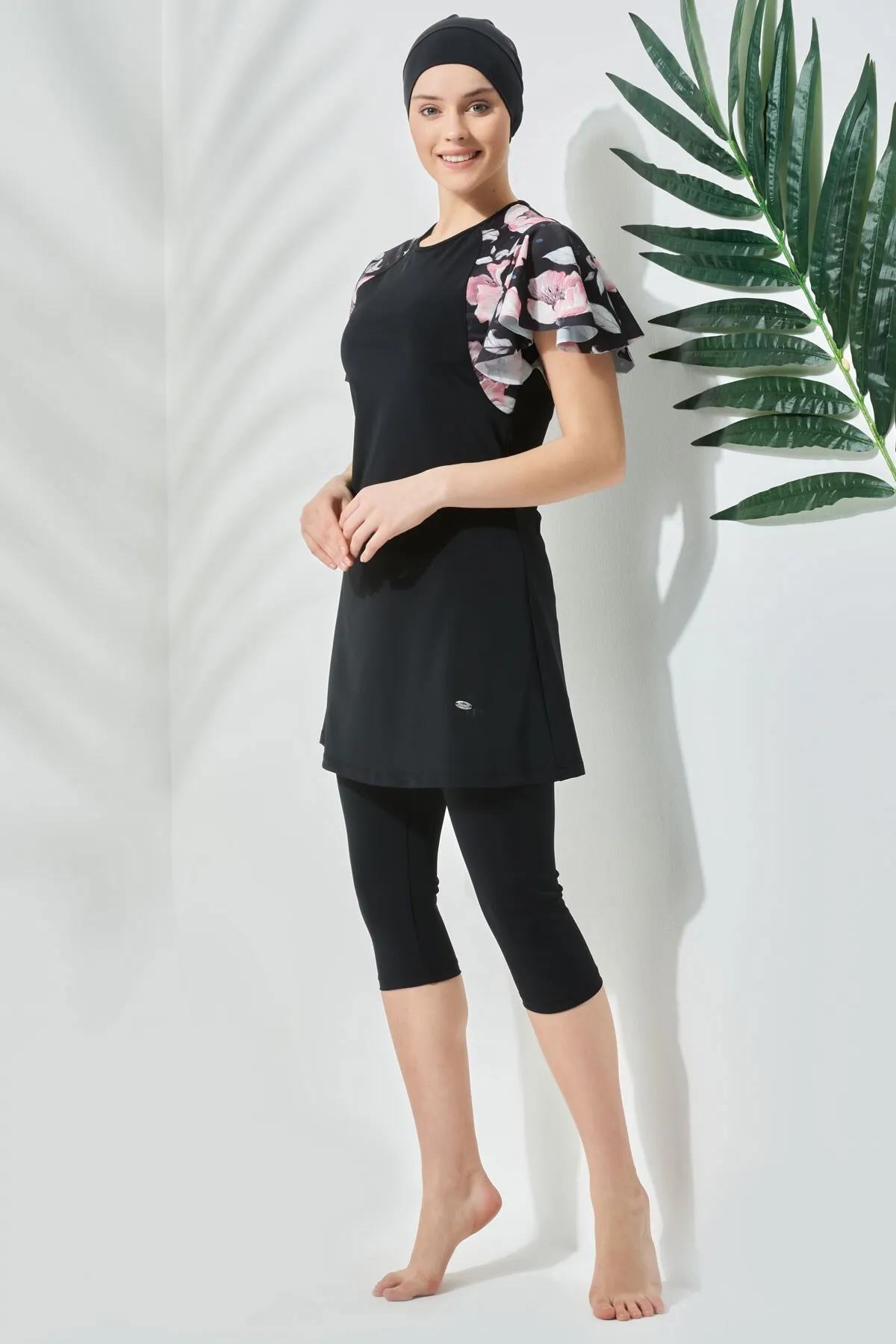 C&City  Halbbedeckter Hijab-Badeanzug mit Kurzarmstrumpfhose C13090 Schwarz
