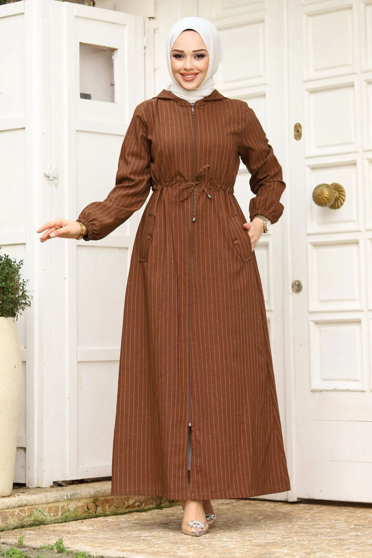 Tesettür Dünyası  Taillenseil Kordelzug Kapuze Hijab Ferace TSD240239 Braun