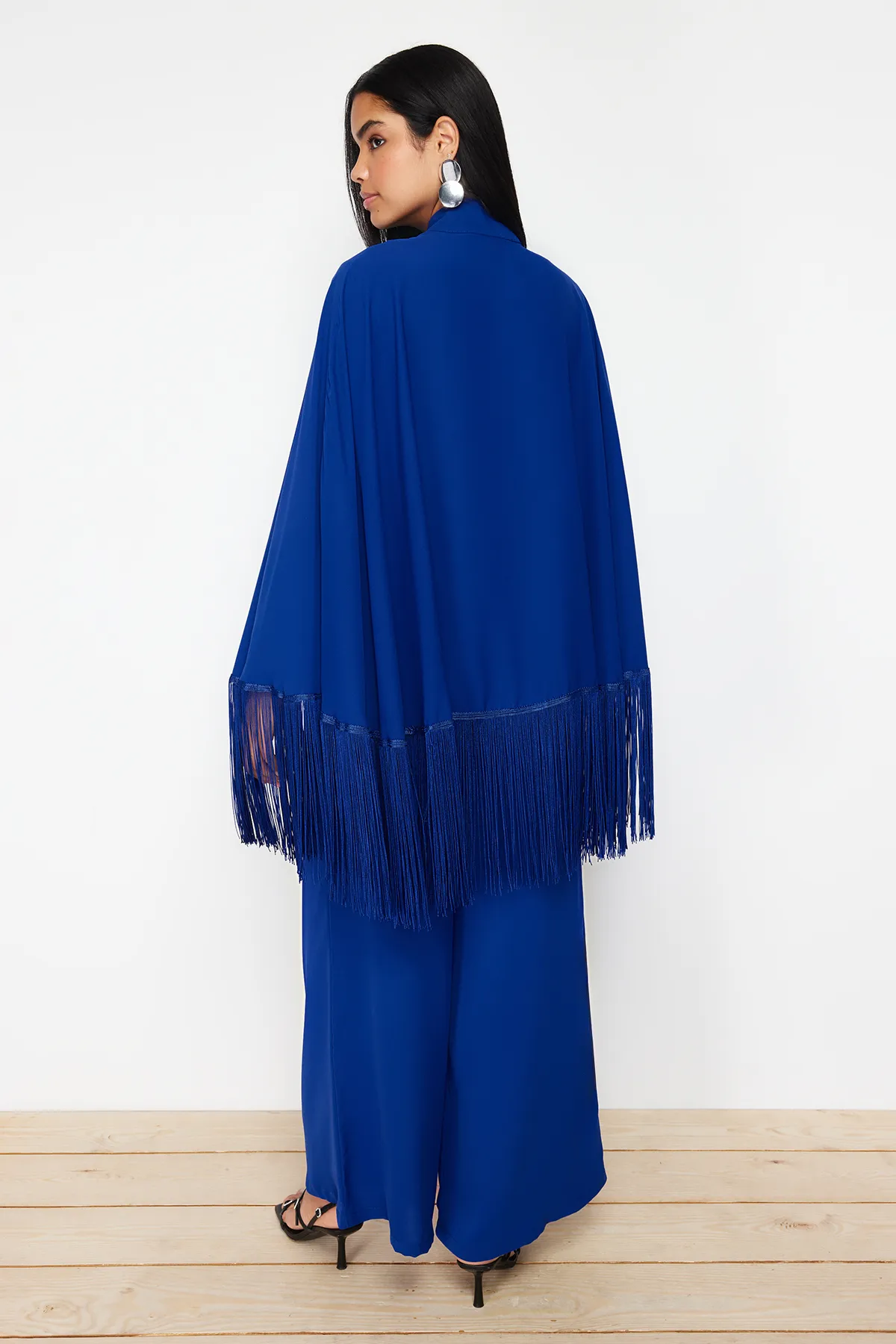 Trendyol Modest  Marineblauer Cape-Jumpsuit mit Quasten, Abendkleid TCTAW24DB00007
