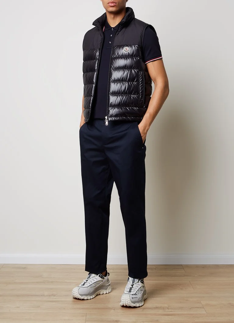 Colete acolchoado Moncler Cerces com enchimento de plumas e logotipo.