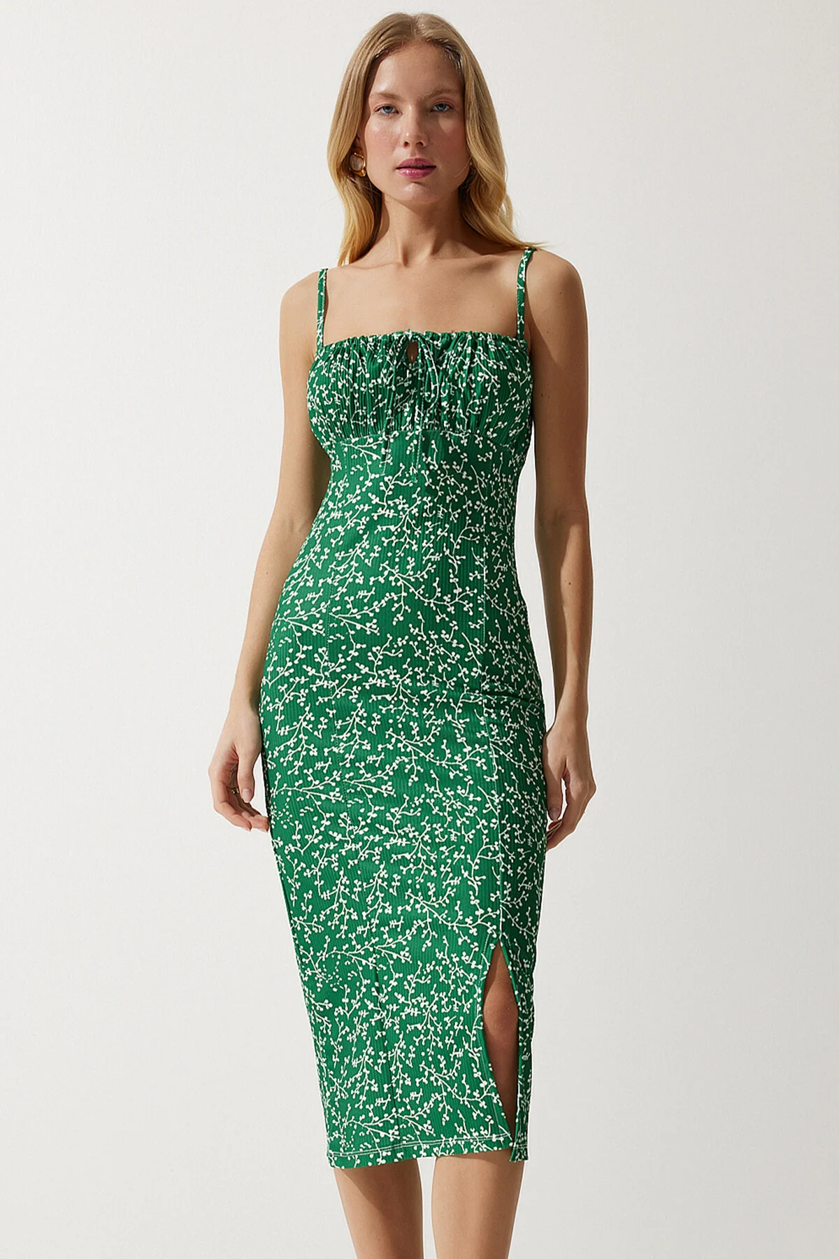 Happiness İstanbul  Grün-weißes Sommer-Strickkleid mit Blumenmuster und Schlitz für Damen CI00029