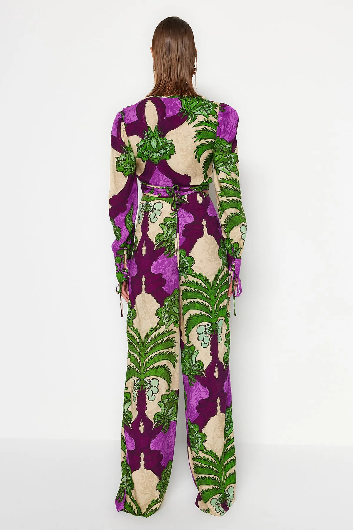Trendyol Collection  Set aus gewebter Bluse und Hose mit tropischem Muster TBESS23AU00103