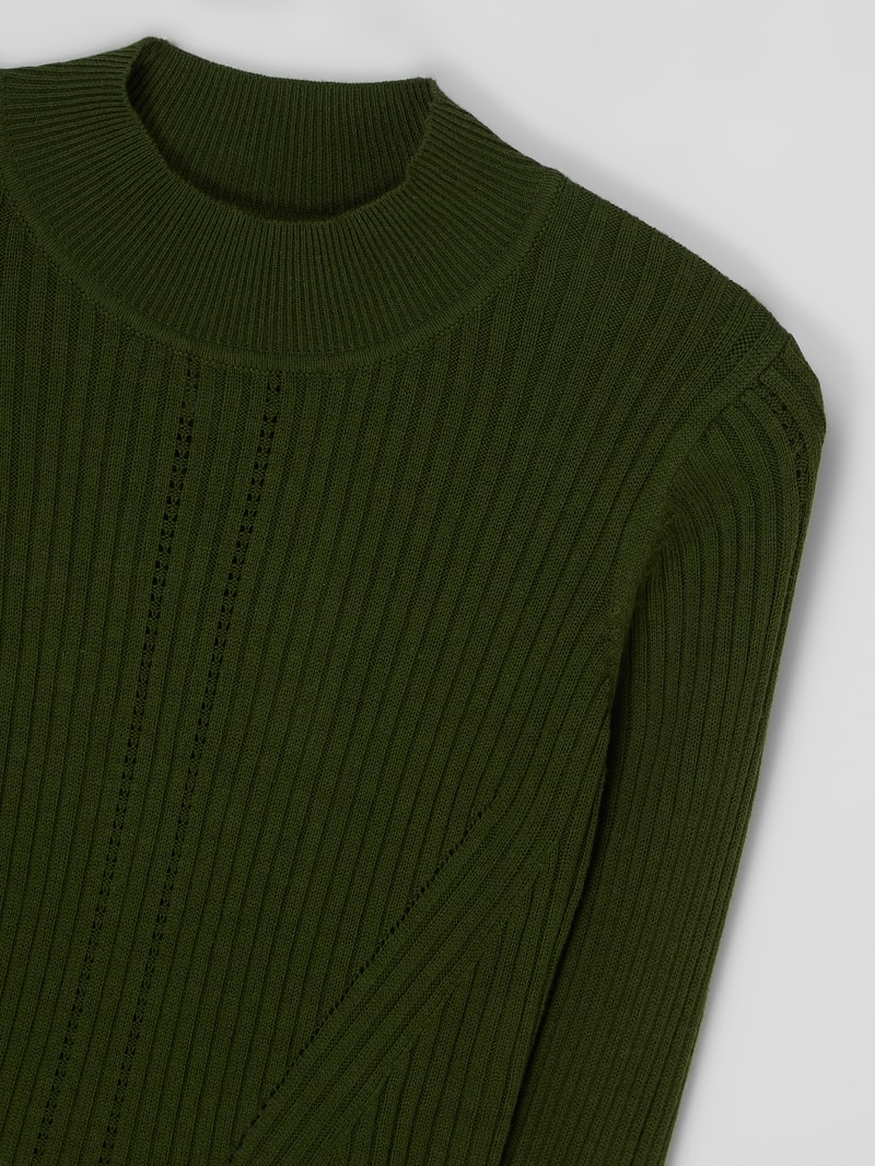 Pullover aus Viskose-Baumwoll-Mix Modell 'Xalli' in olivgrün