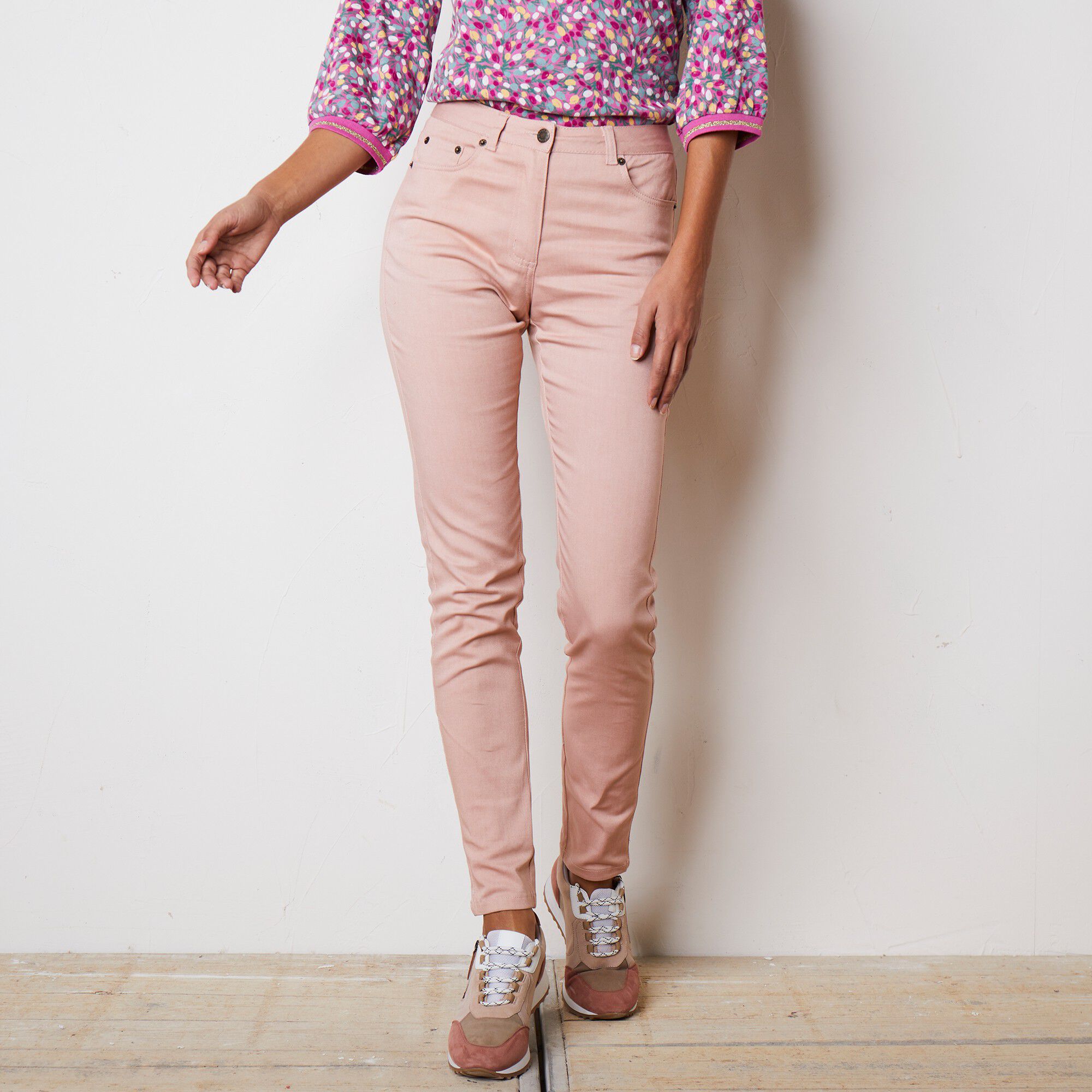 Pantalon fuselé couleur