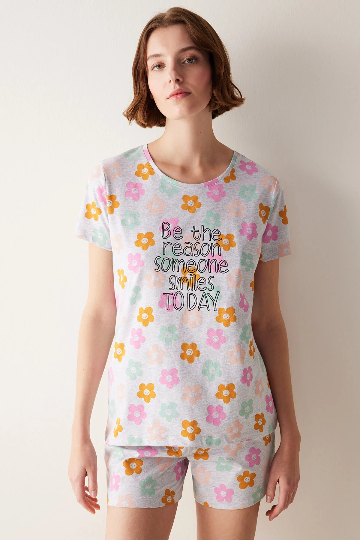 Penti  Smile, Graues Pyjama-Set mit Shorts