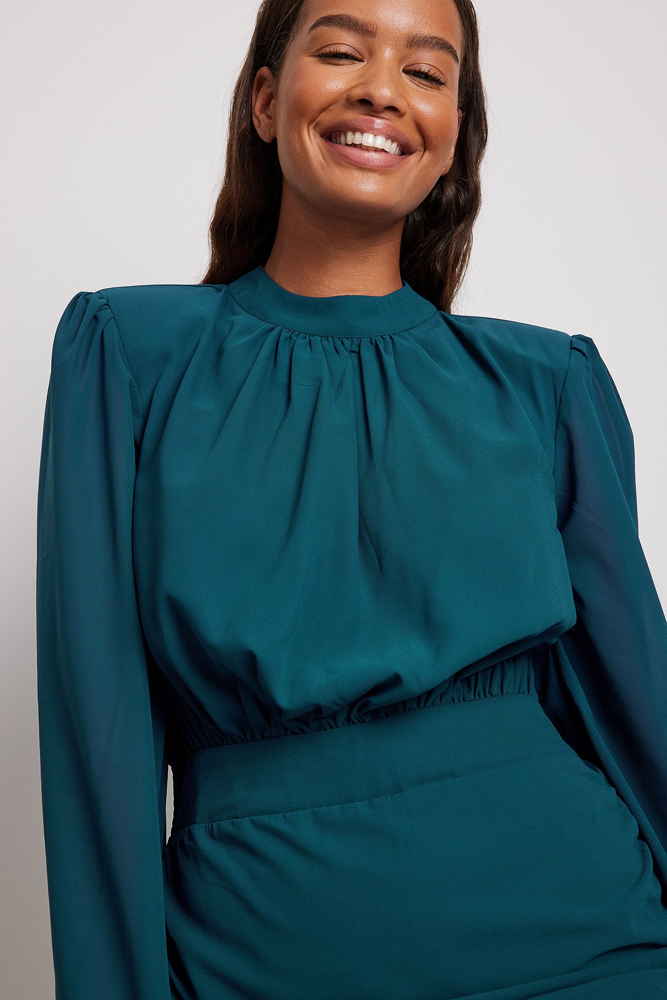 Mehrschichtiges Chiffon-Minikleid