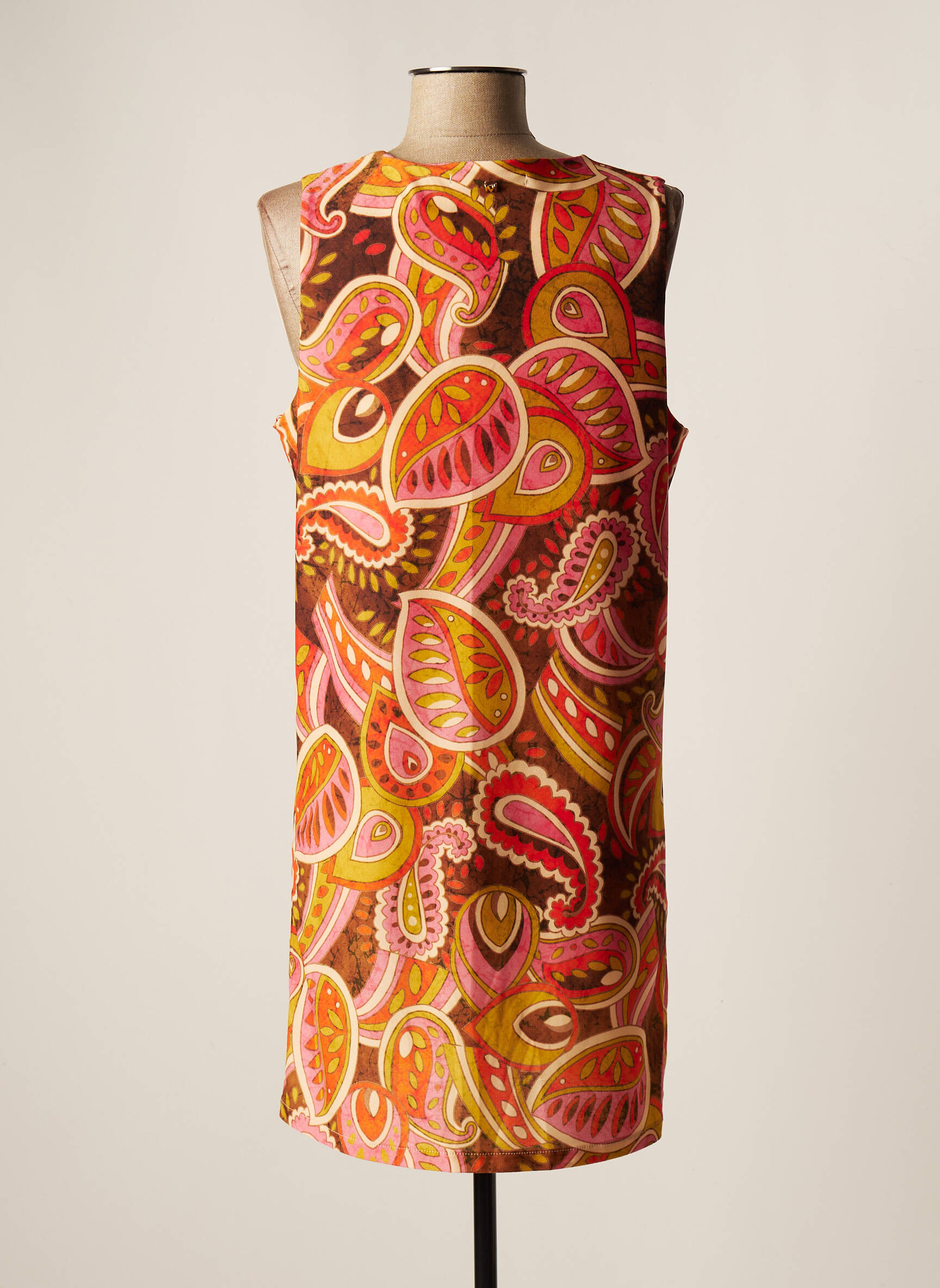 Lola Casademunt Tuniquesansmanche Femme couleur rose