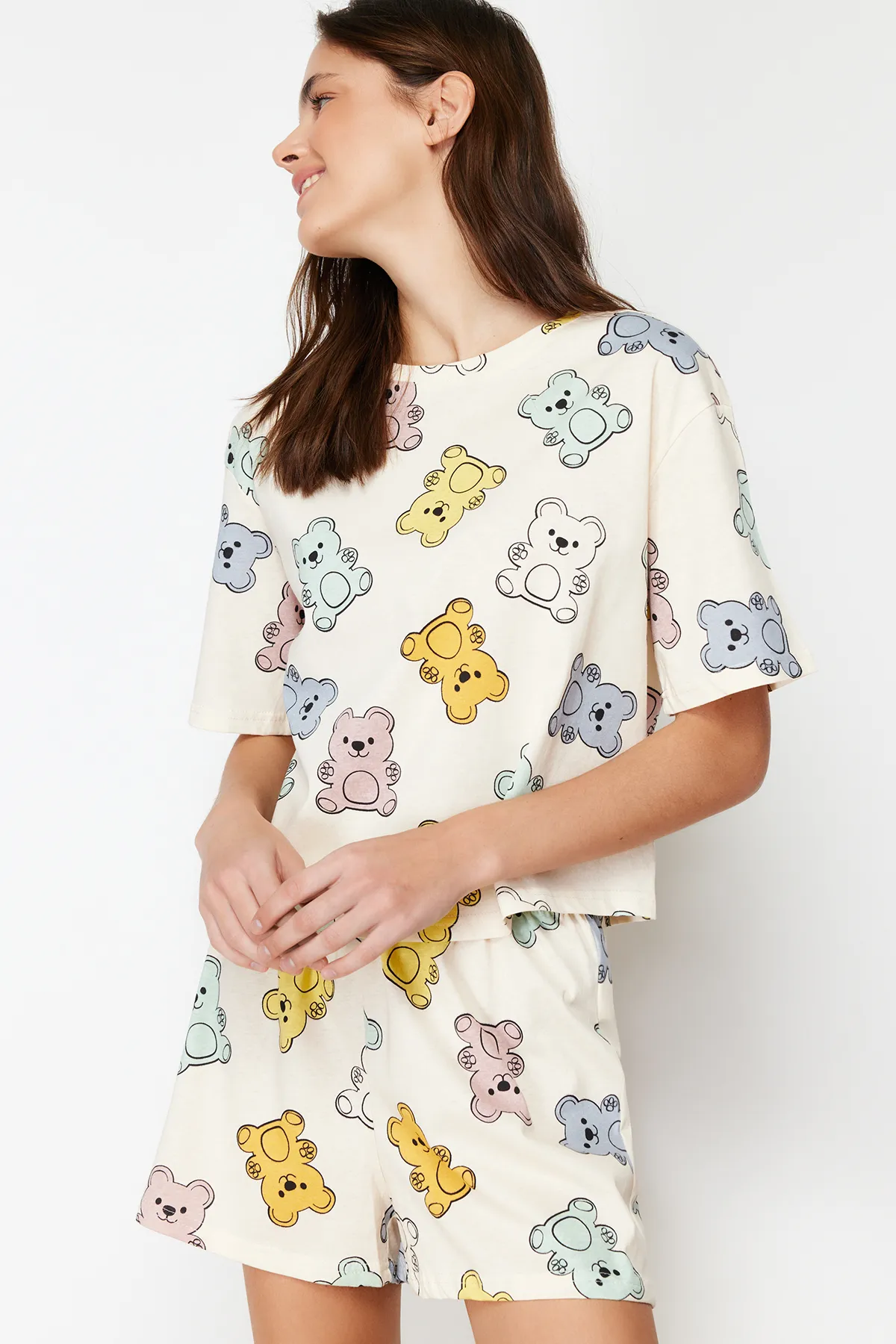 Trendyol Collection  Ecrufarbenes Strick-Pyjama-Set aus 100 % Baumwolle mit Teddybär-Muster THMSS24PT00072