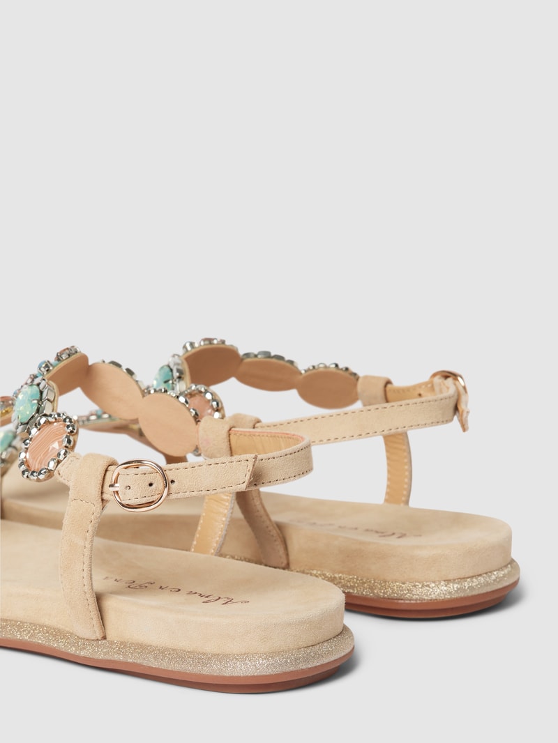 Sandalen mit Ziersteinbesatz in sand