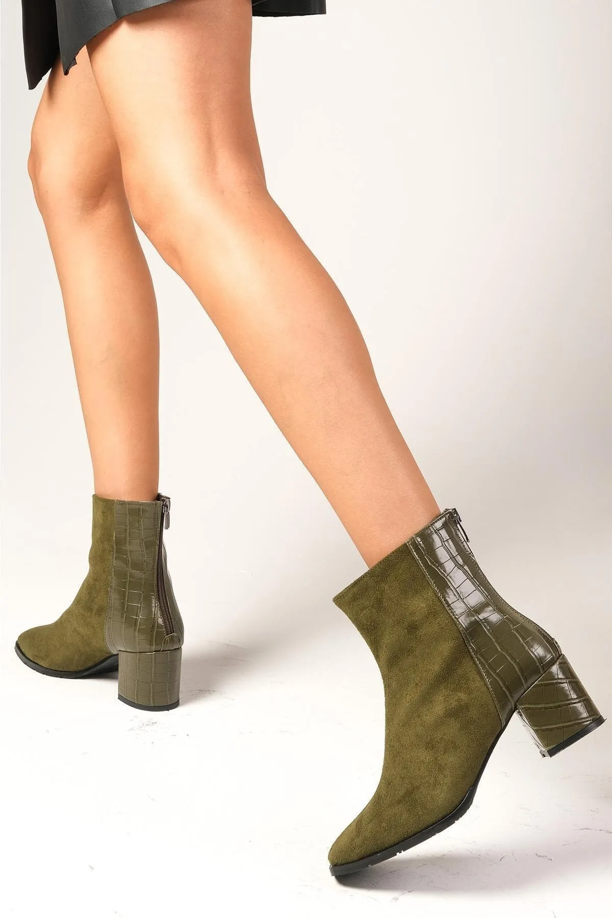 Mio Gusto  Bianca Khakigrüne Farbe Wildleder und Krokodilmuster Kombination Blunt Toe Damen Kurze Absätze