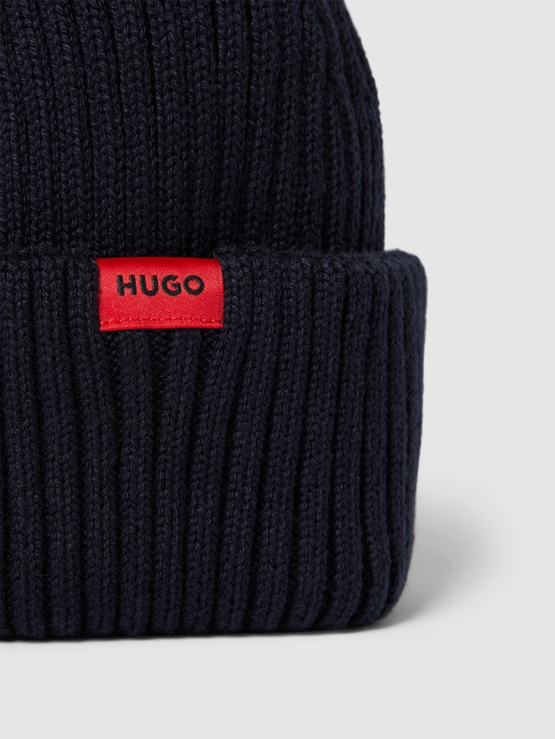 Beanie mit Label-Detail Modell 'Xishon' in marineblau