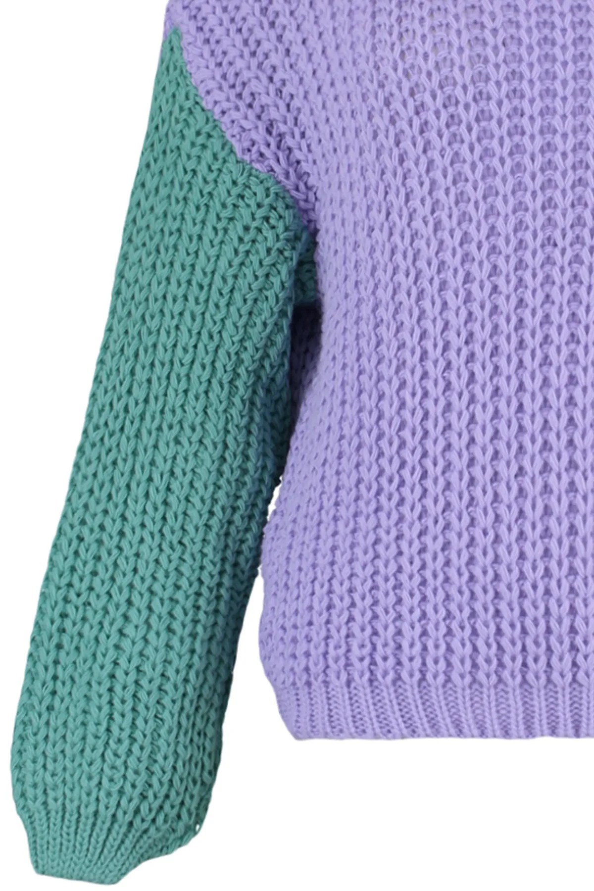 Trendyol Collection  Lilafarbener, weich strukturierter Strickpullover mit Farbblockdesign und weiter Passform TWOAW21KZ0271