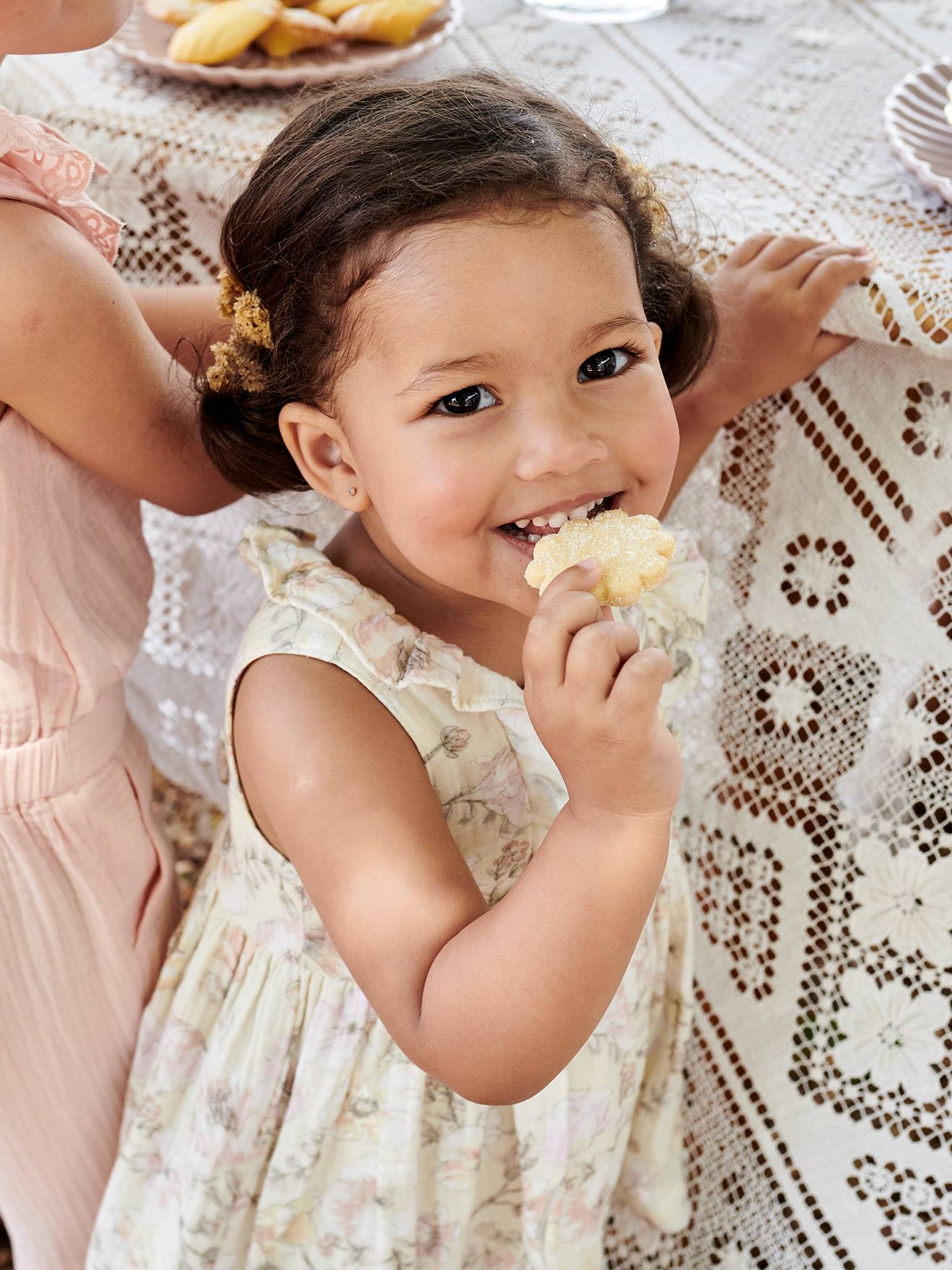 Robe fleurie bébé en gaze de coton écru