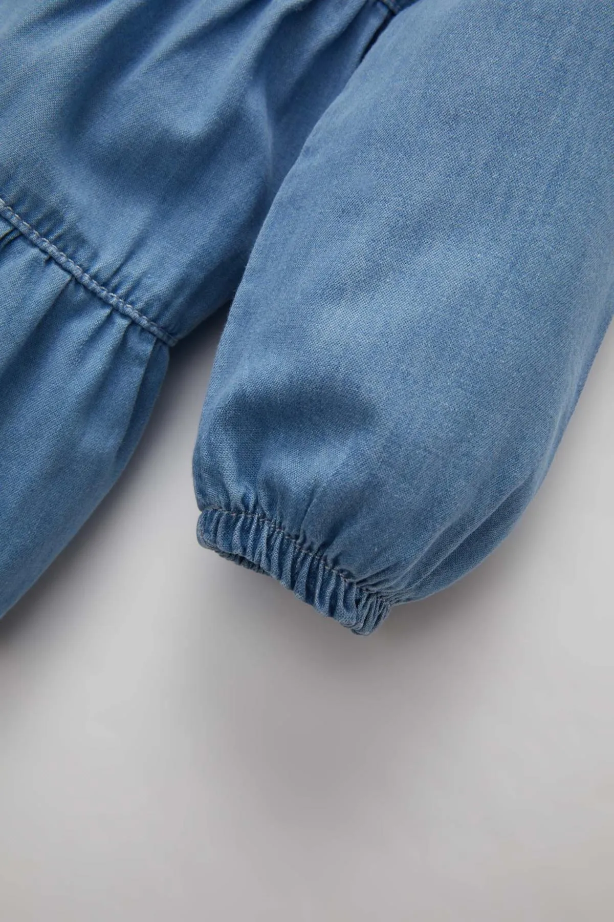 DeFacto  Baby Mädchen Jeanskleid mit weitem Spitzenkragen und langen Ärmeln B8202a524sp