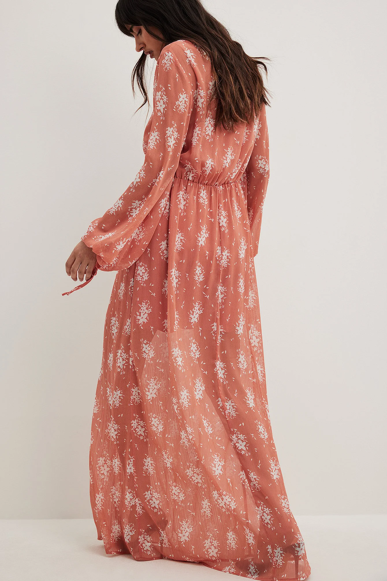 Maxikleid mit Volantärmeln