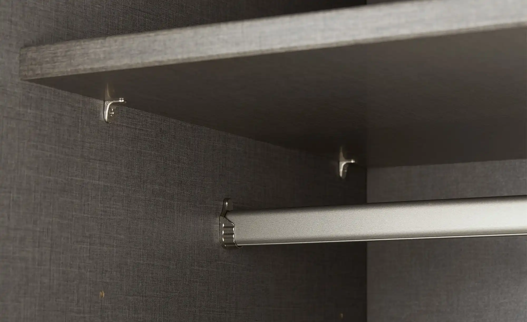Schwebetürenschrank