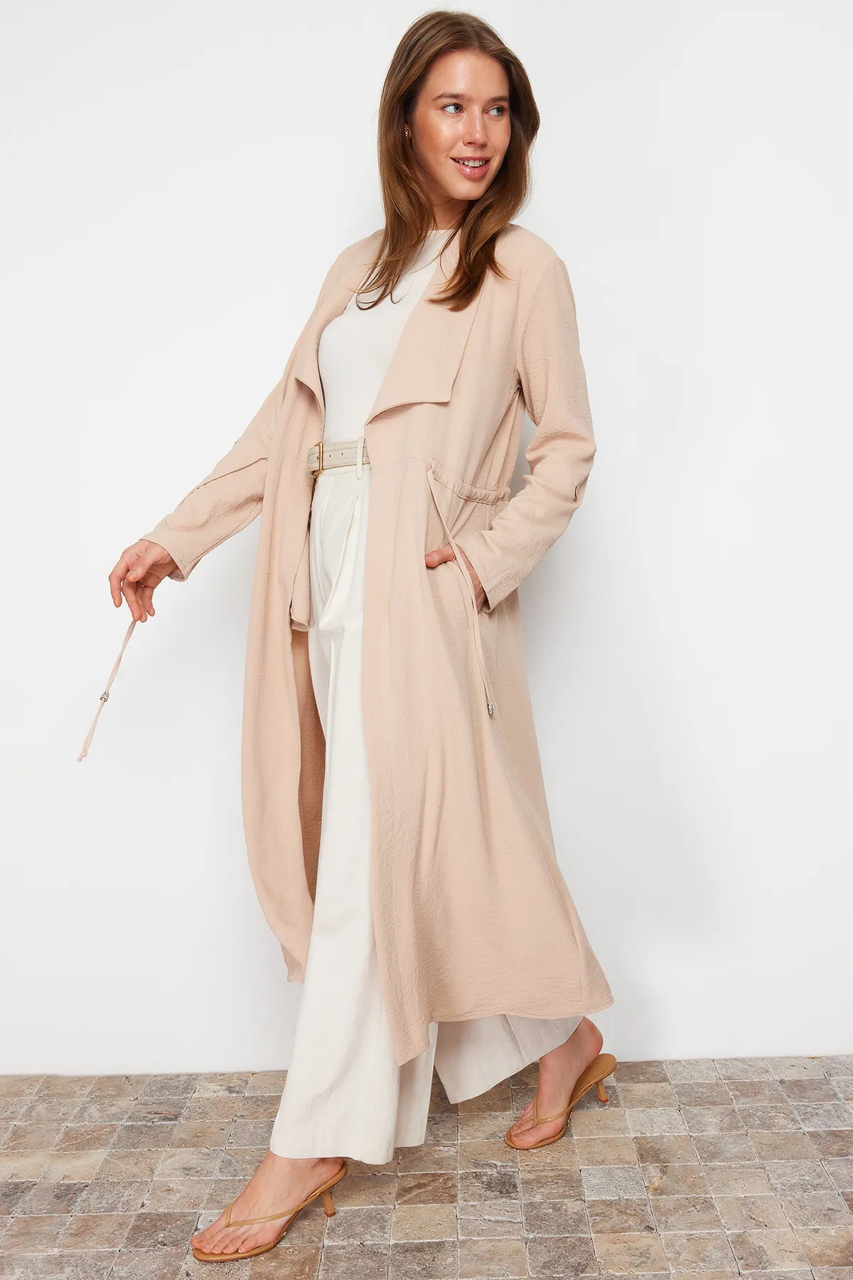 Trendyol Modest  Gewebte, mit Steinen verzierte, detaillierte Verschleißkappe und Ferace TCTSS21CE0400