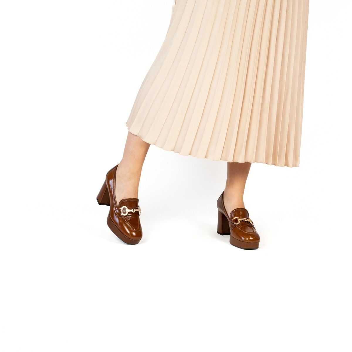 The Seller  S833 - cognac