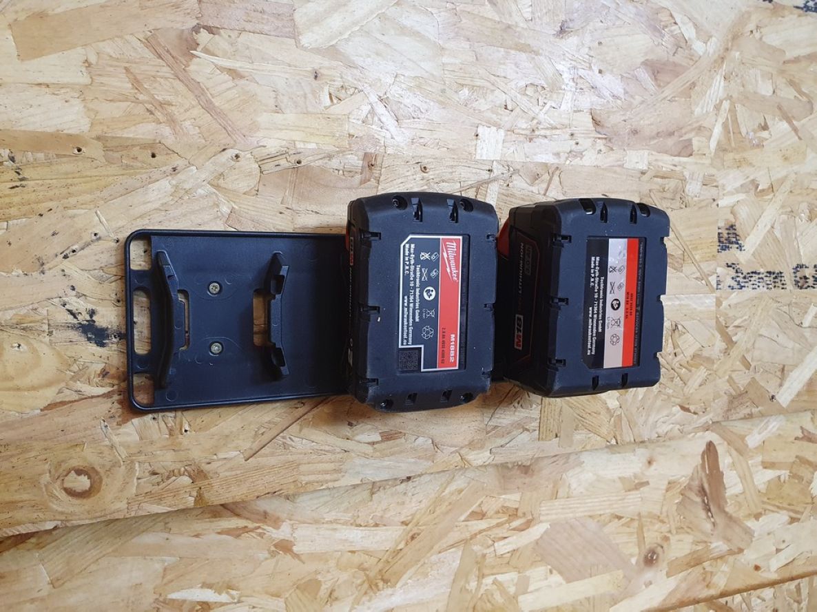 StealthMounts BD-MW18-1 Zwarte Batterijhouder voor Milwaukee M18