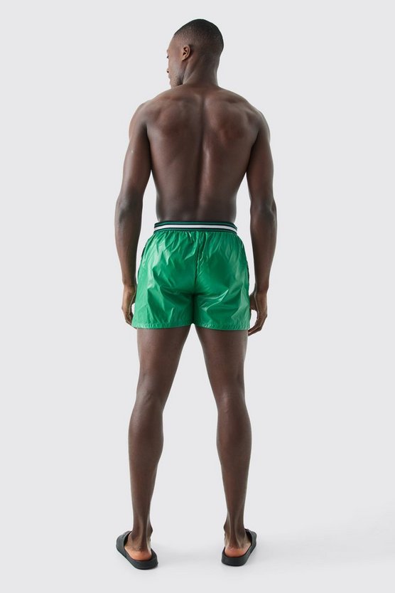 Badehose mit Streifen