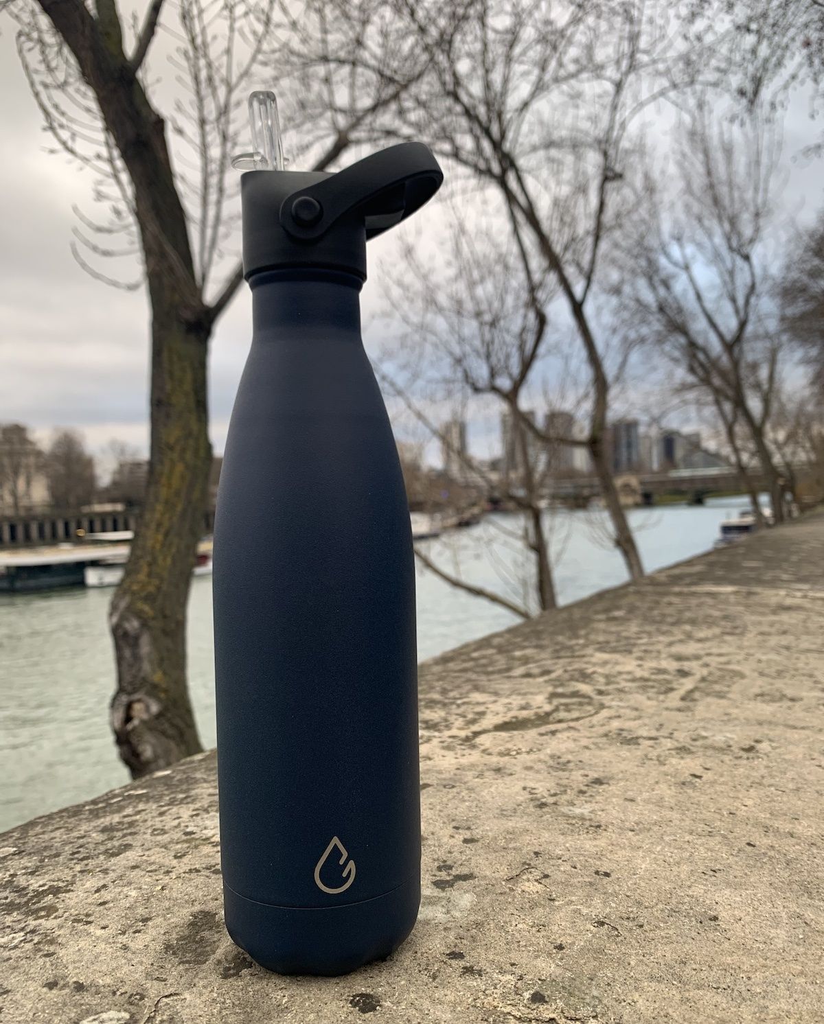 Wattamula Design Öko Edelstahl 500-ml-Wasserflasche mit Extraverschluss und Tragekarabiner