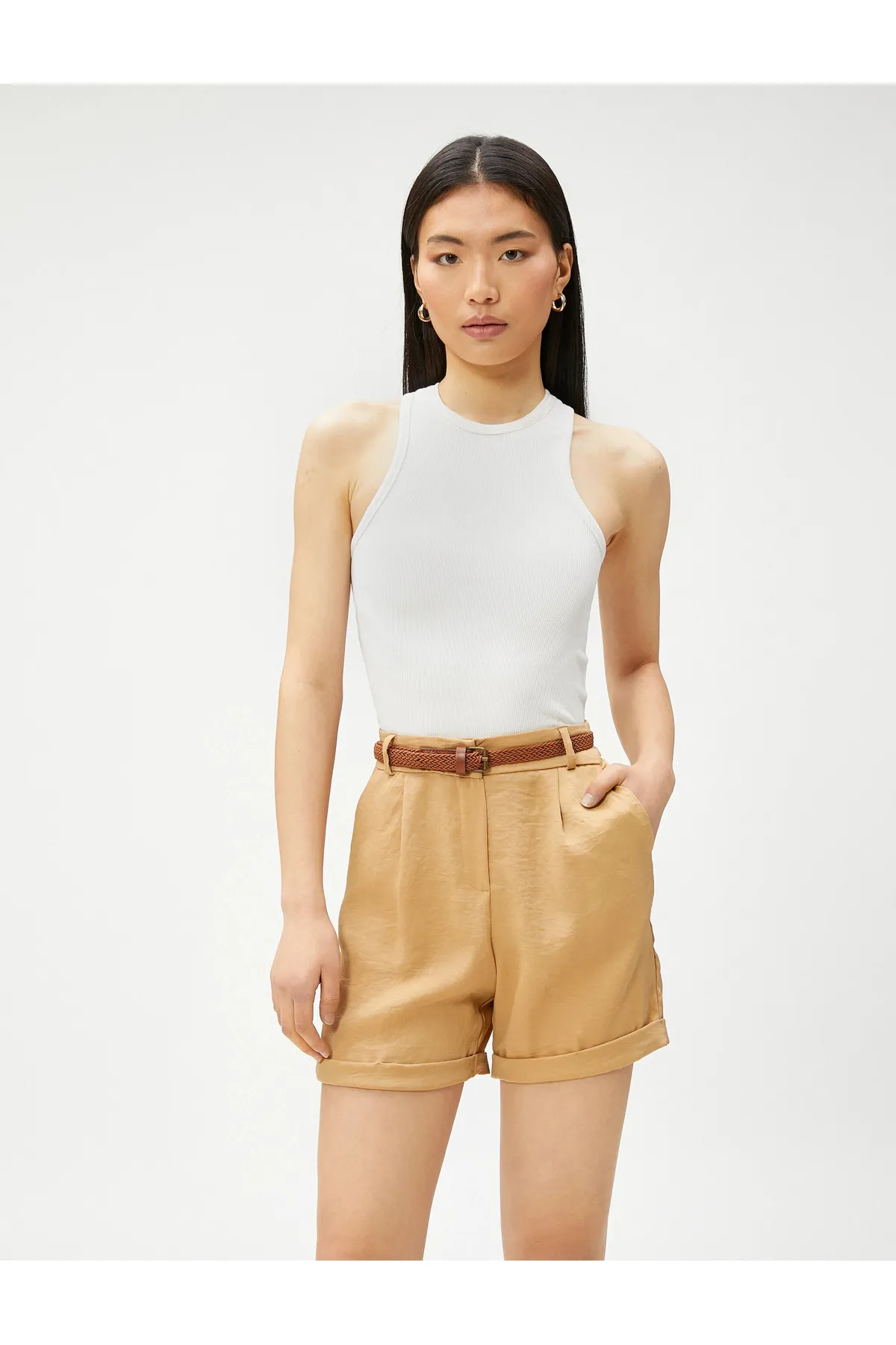 Koton  Shorts mit Gürtel in der Taille und Tasche