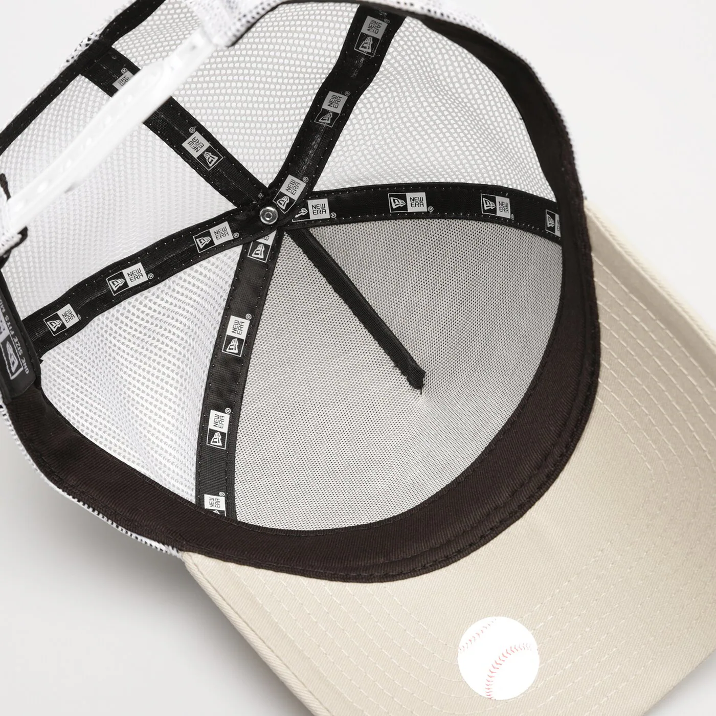 NEW ERA MÜTZE LEAGUE ESS 9FORTY TRUCKER NYY STN NEW YORK YAN Beige
