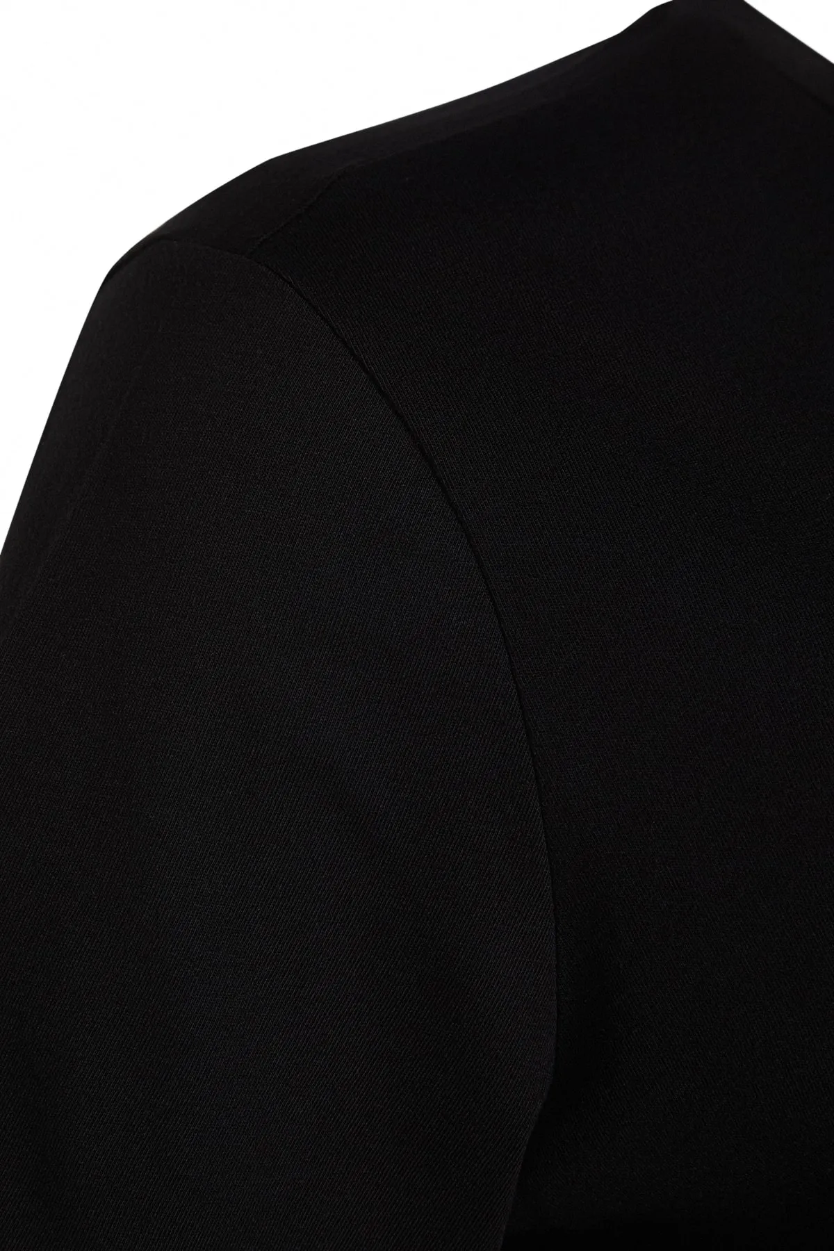 Trendyol Curve  Schwarzes, benzinfarbenes Boyfriend-Strick-T-Shirt mit Rundhalsausschnitt und Schlitz TBBSS22BF0031