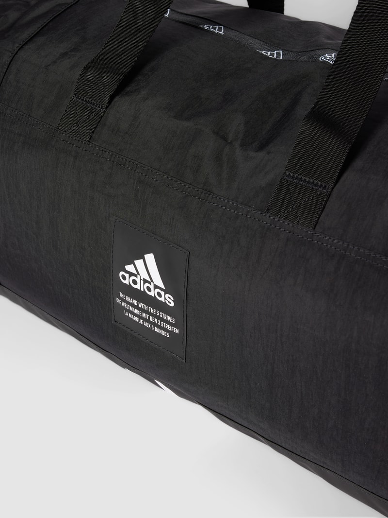 Duffle Bag mit Label-Print in schwarz