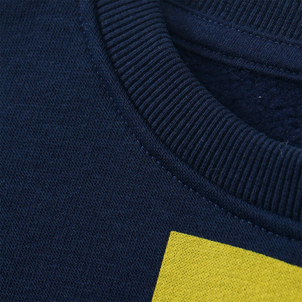 Jungen Sweatshirt mit bunten Motiven