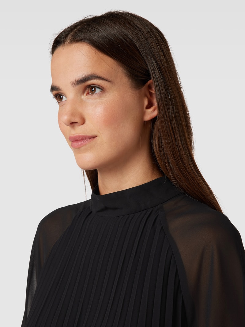 Bluse mit Plisseefalten in schwarz
