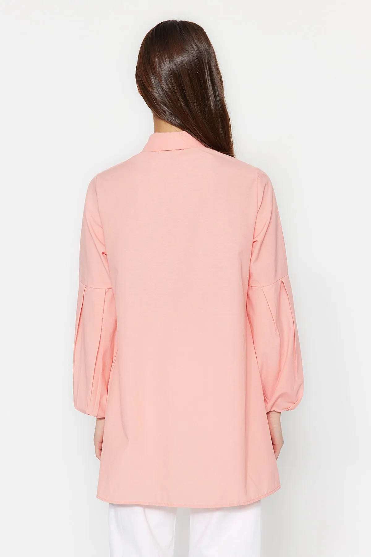 Trendyol Modest  Gewebte Baumwolltunika mit gerafftem Kragen und getrockneten Rosenmuster TCTSS23UK00088