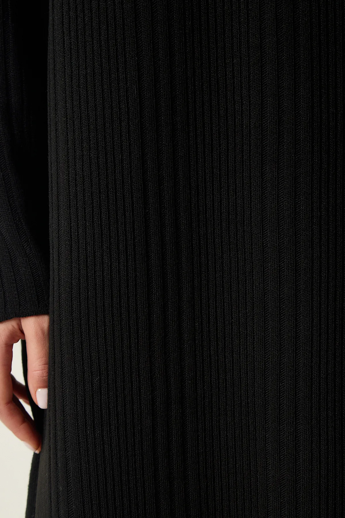Happiness İstanbul  Schwarzes Oversize-Strickkleid mit hohem Kragen für Damen XN00001