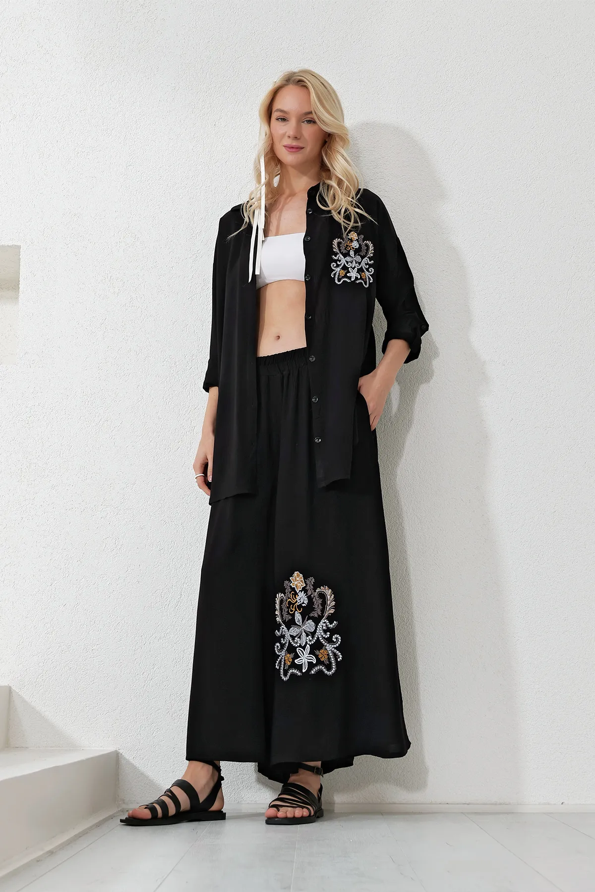 Trend Alaçatı Stili  Damen-Set aus schwarzem, vorne und hinten besticktem langem Hemd und lockerer Hose ALC-X11915