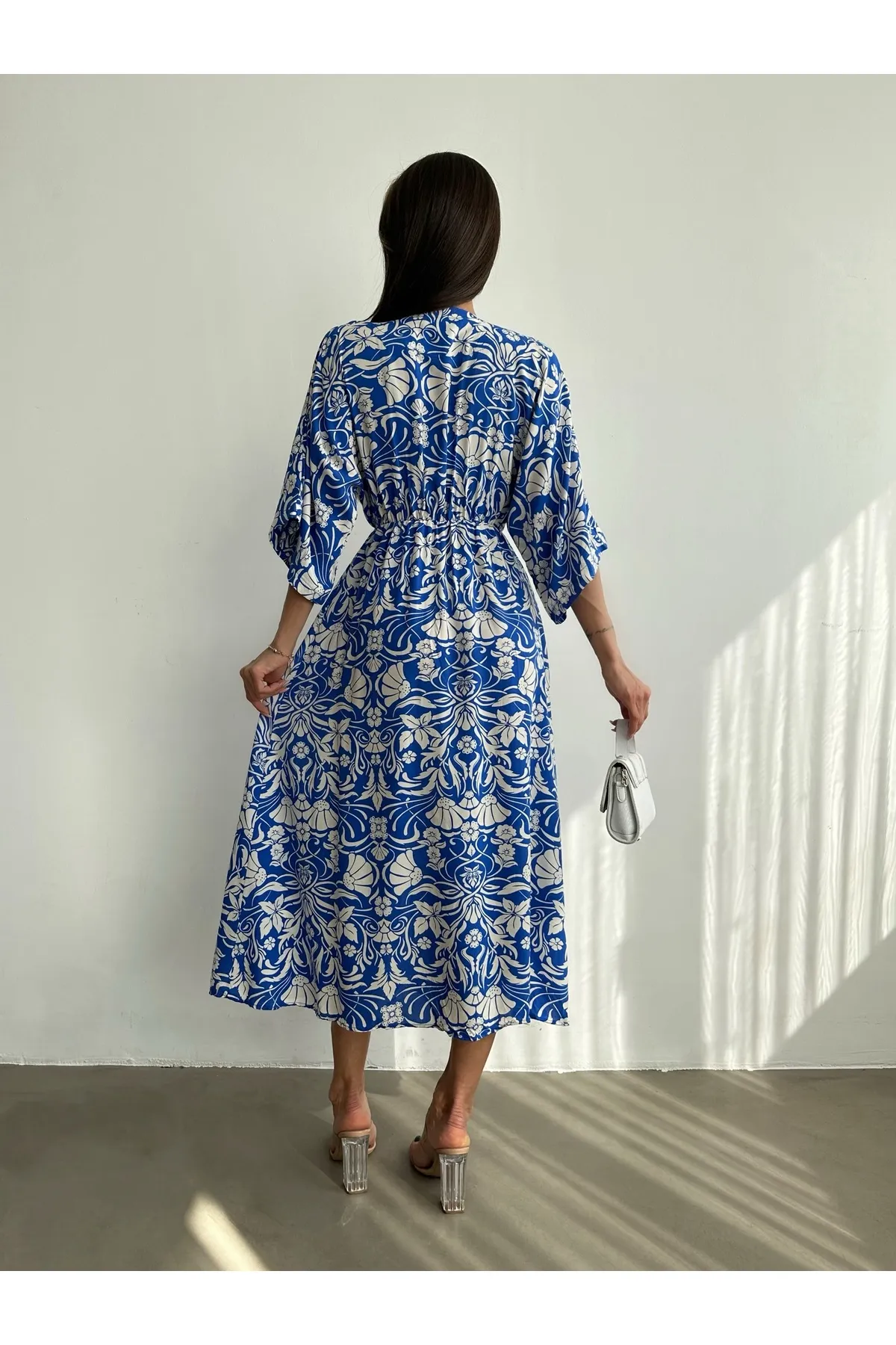 BEJNA  Blaues, zweireihiges, langes Sommerkleid mit Kragen und Schlitz für Damen