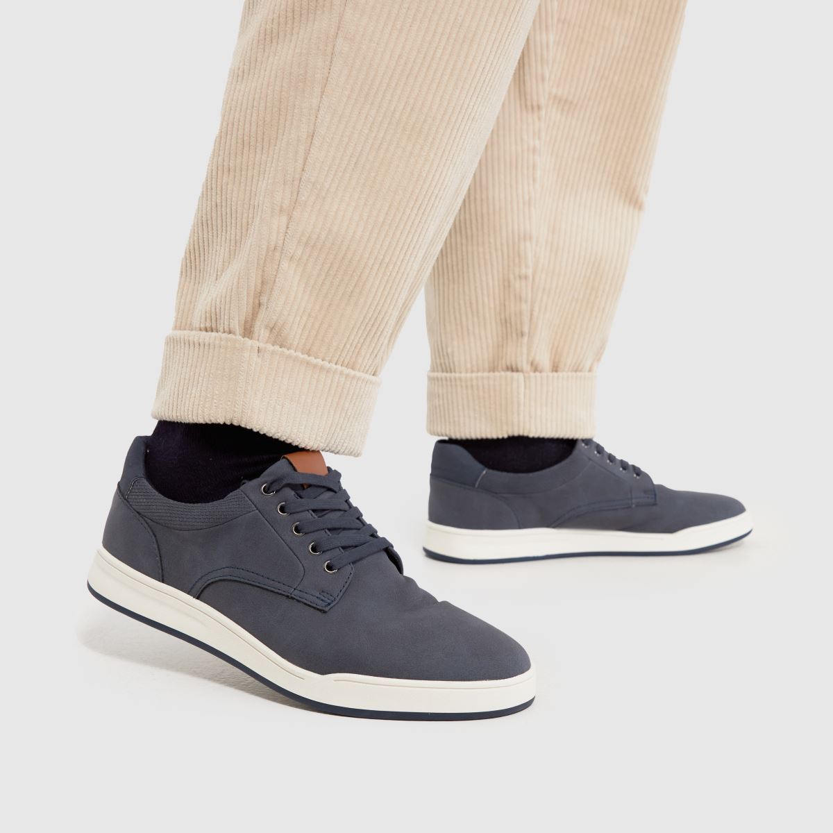 Schuh William fűzős tornacipő sötétkék színben