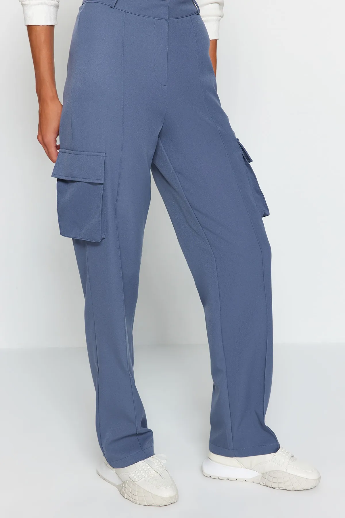 Trendyol Collection  Marineblaue, gerade geschnittene, gewebte Cargo-Hose mit doppelten Taschen TWOAW22PL0343