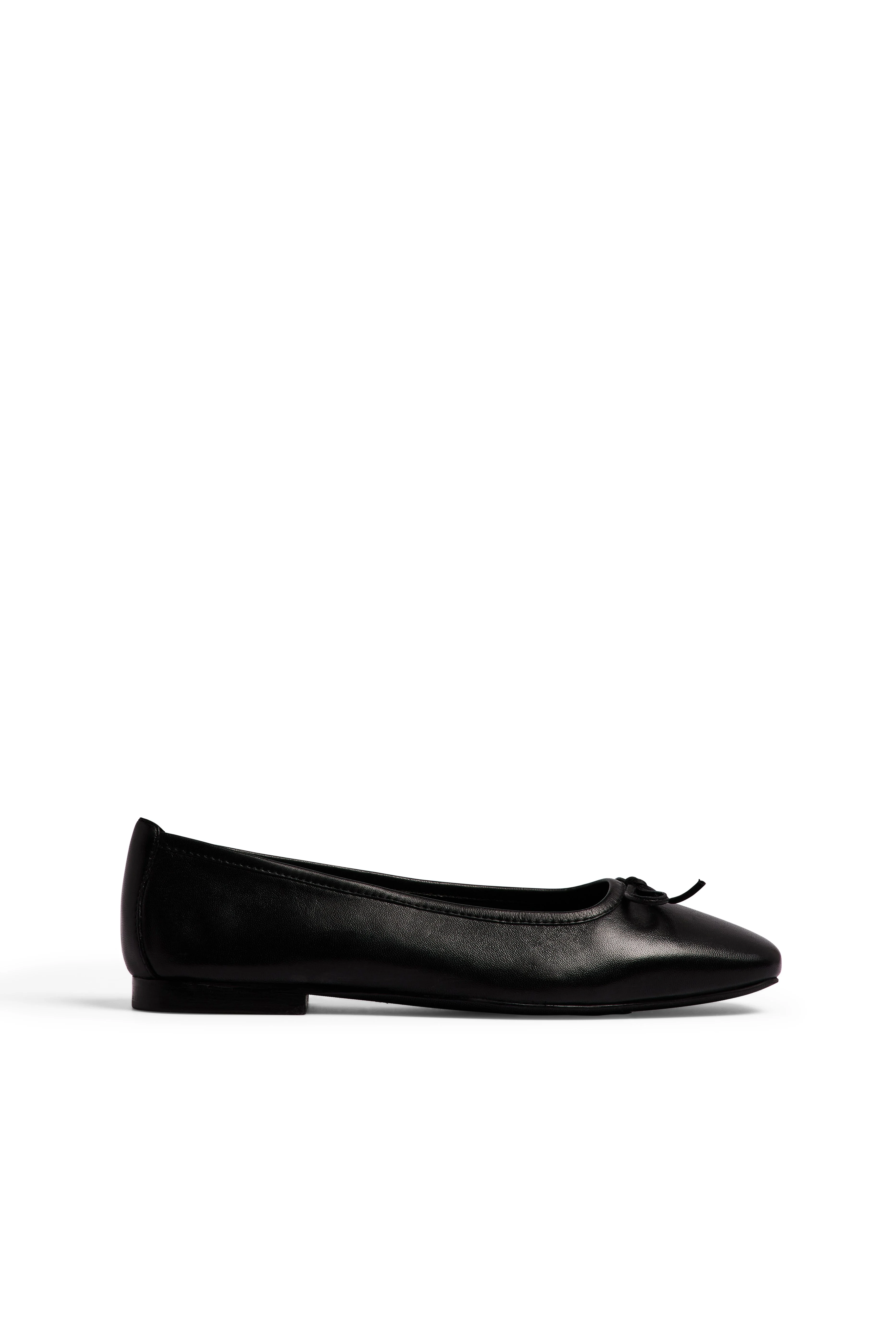 Ballerinas aus Leder mit eckiger Spitze