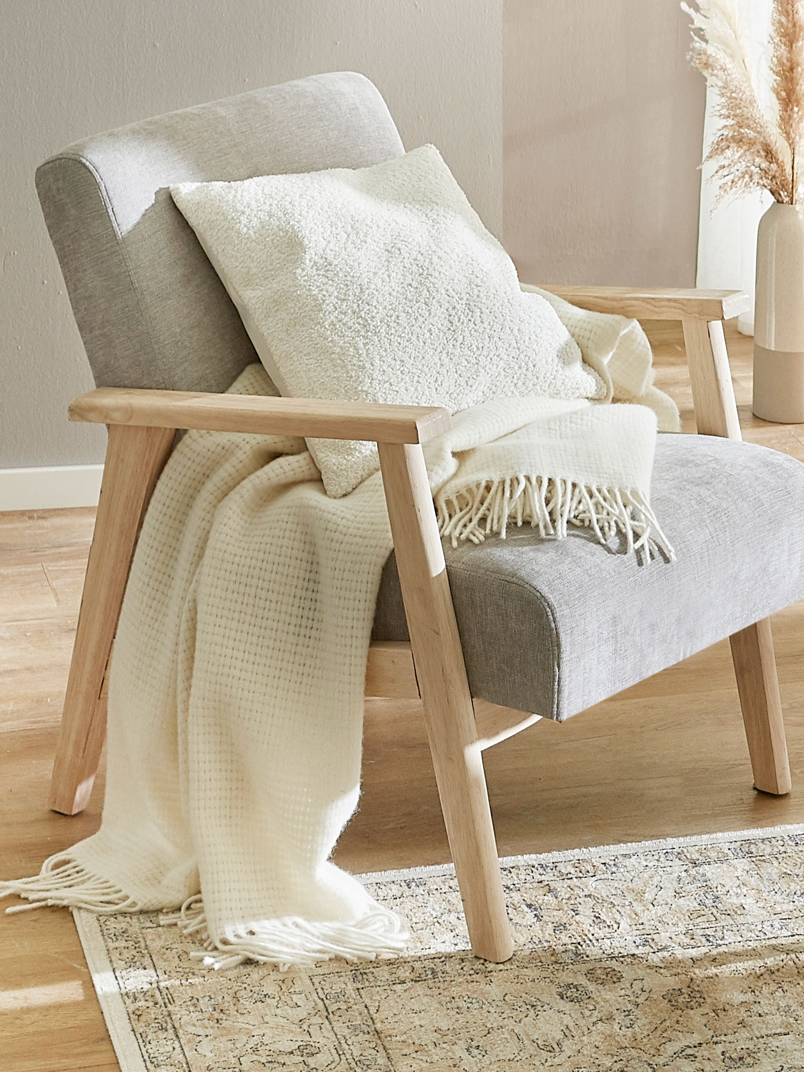 Amaya Kissen, Offwhite