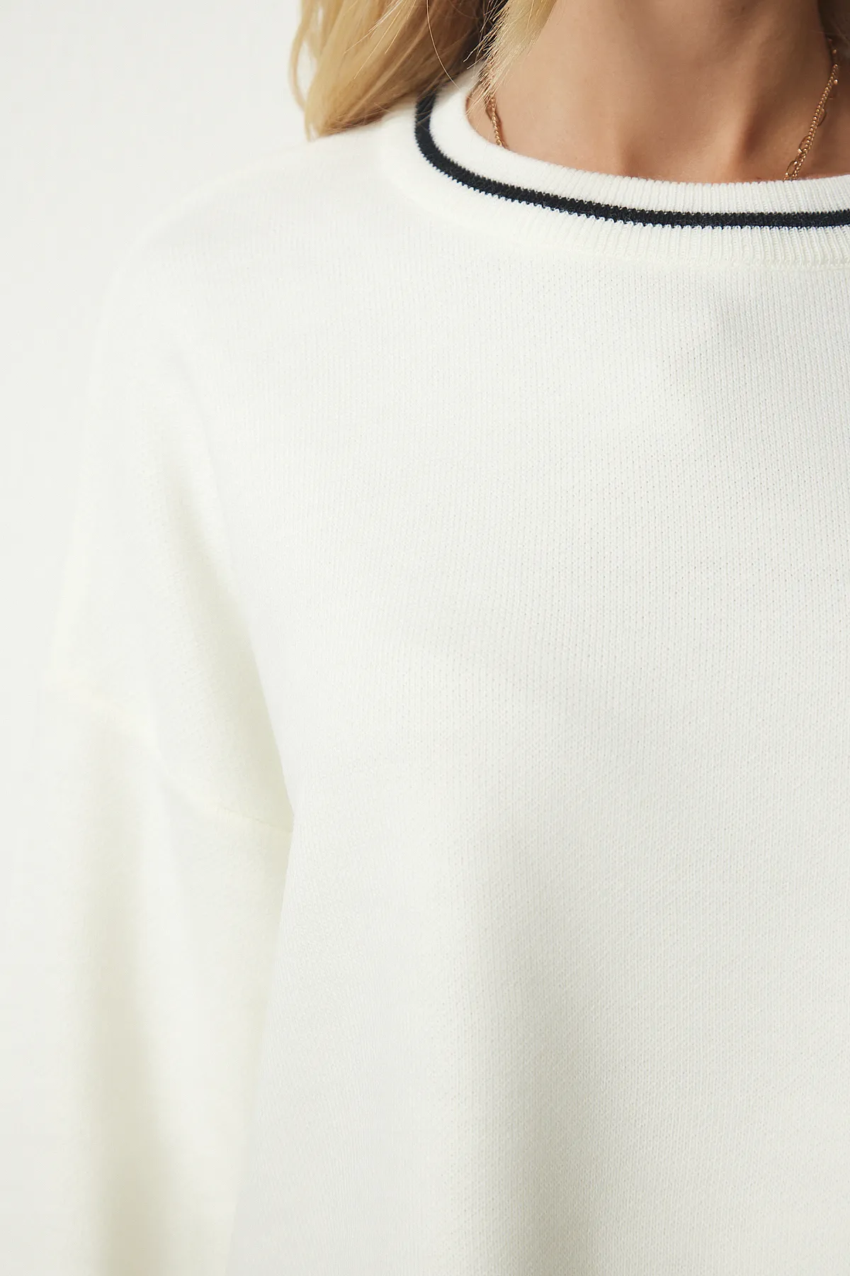 Happiness İstanbul  Ecrufarbener Basic-Strickpullover für Damen PF00010