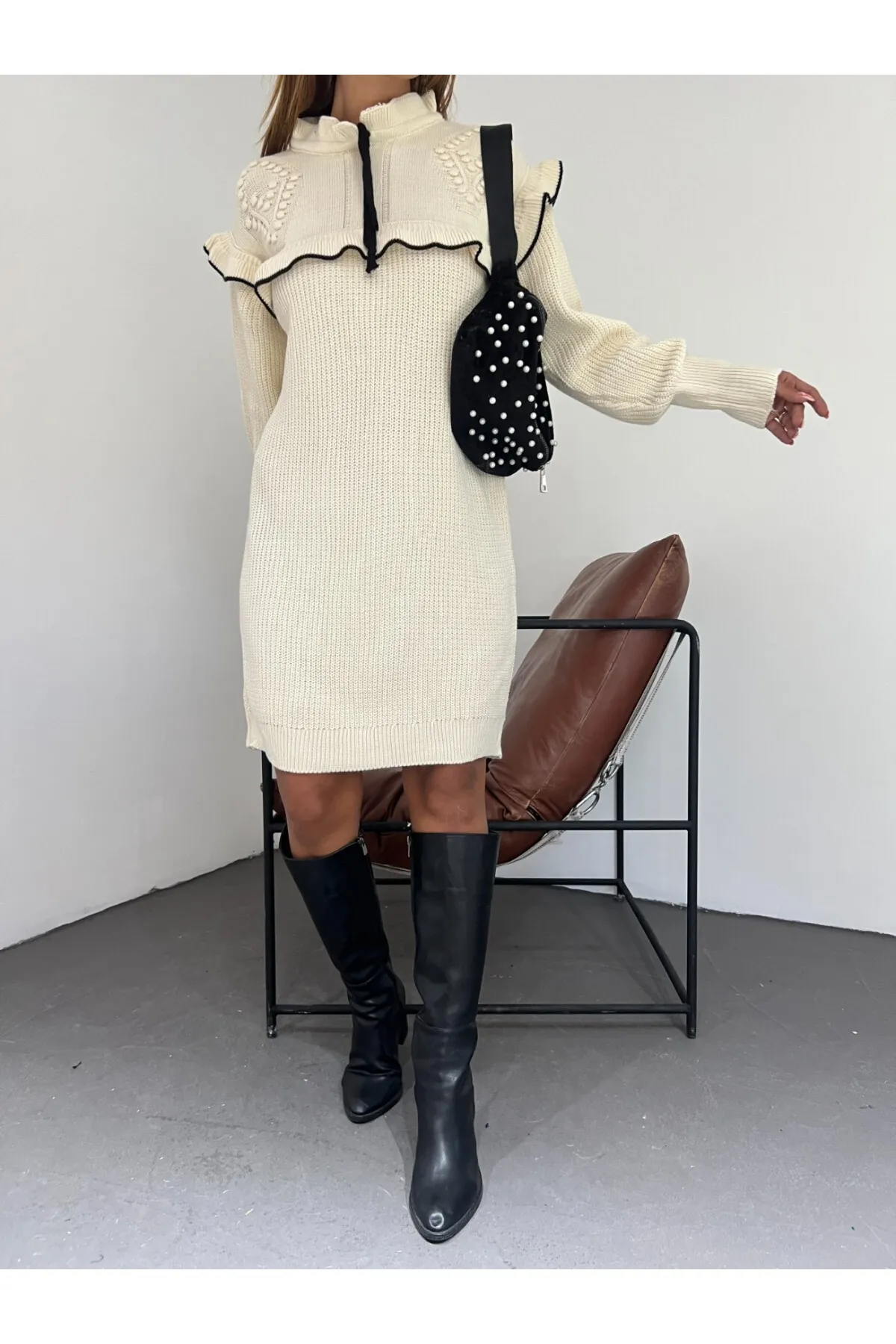 Modamorfo  Stricktunika mit Spitze und Rüschenkragen