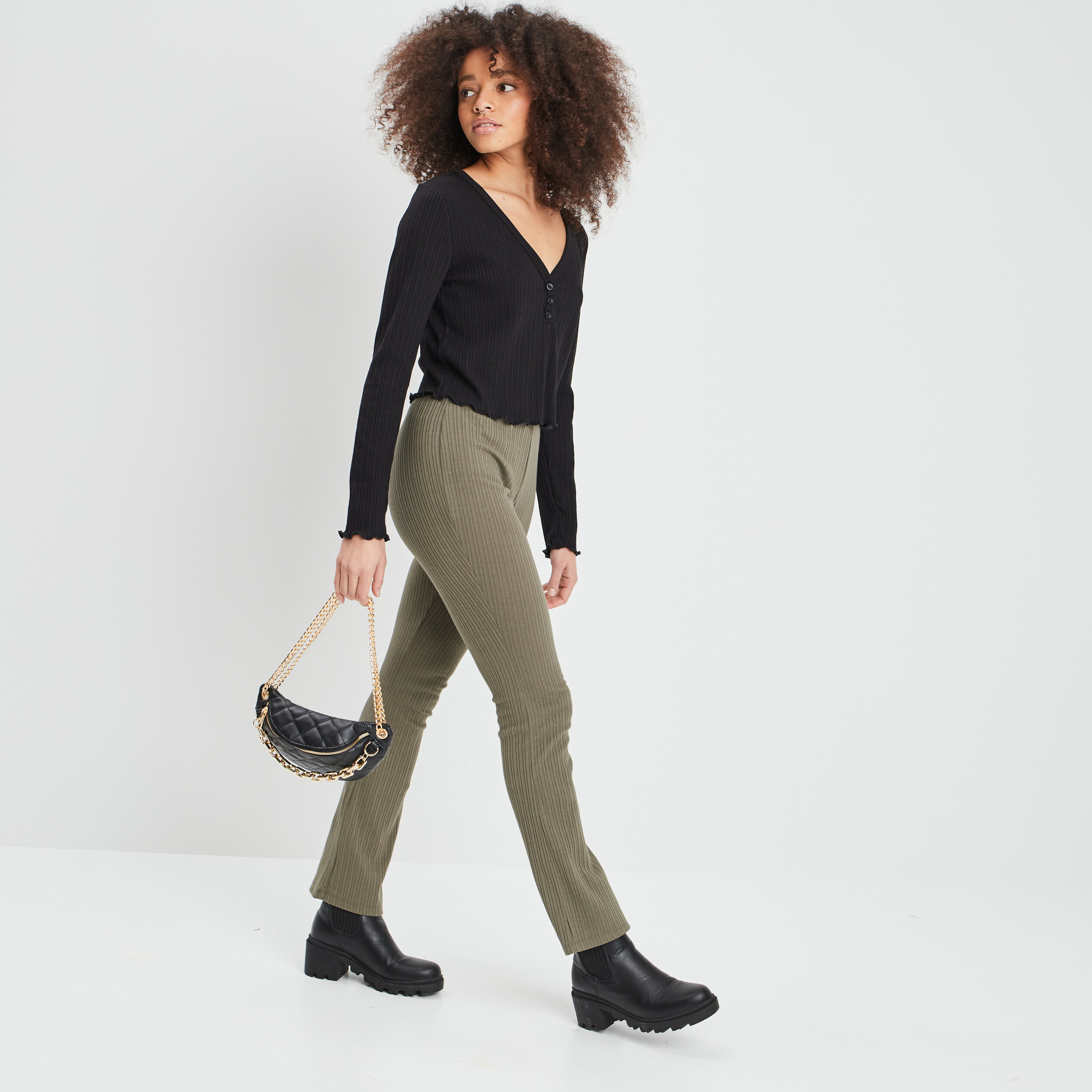 T-shirt côtelé avec col en V noir femme | La Halle