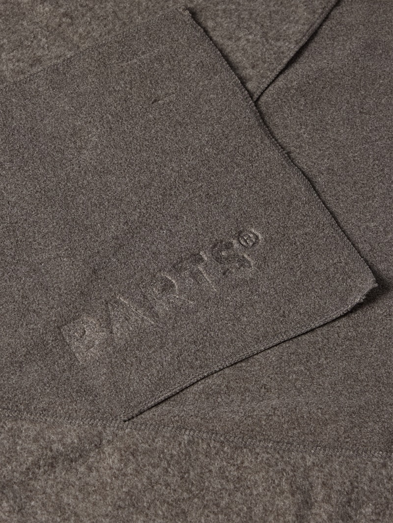 Schal mit Label-Detail in hellgrau
