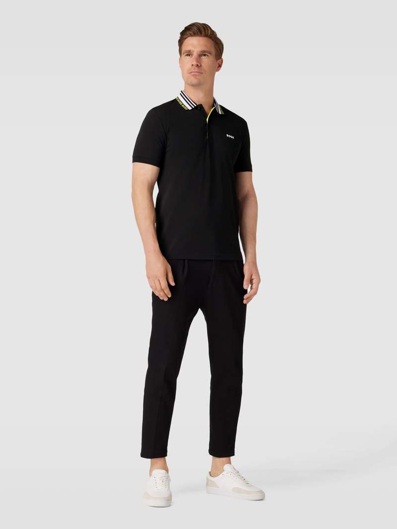 Poloshirt mit Label-Details Modell 'Paule' in schwarz