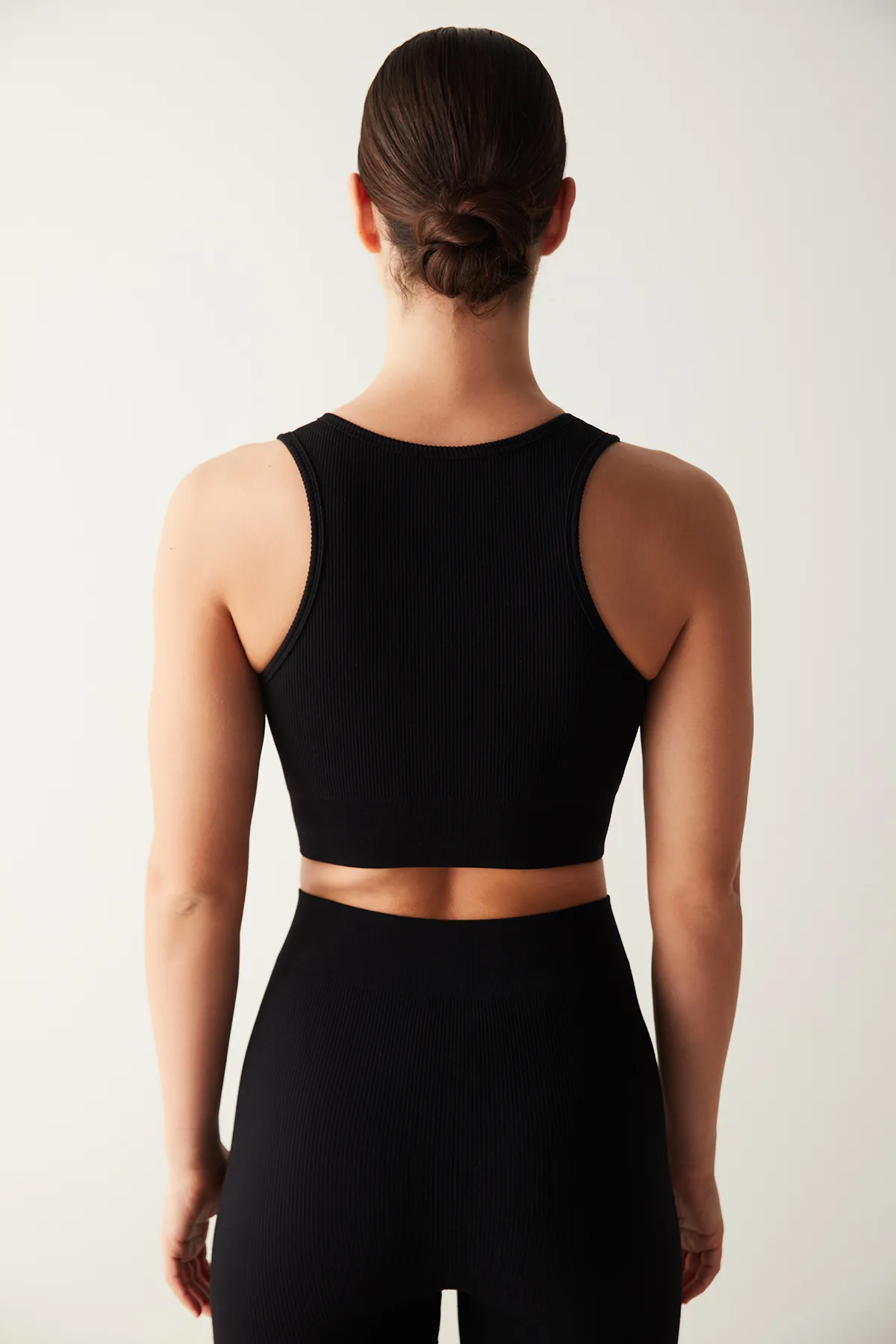 Penti  Schwarzes, nahtloses Crop-Top mit Neckholder