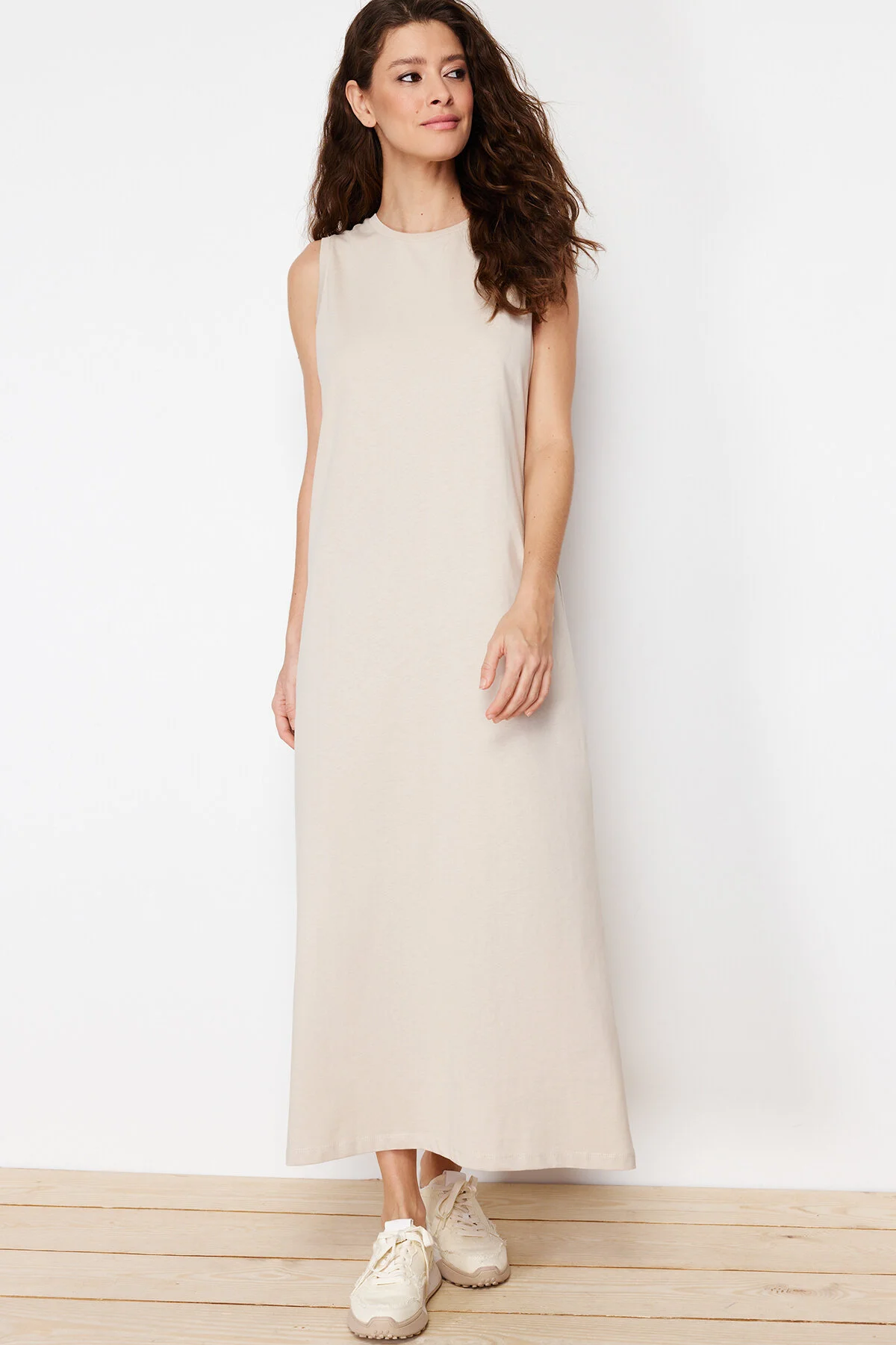 Trendyol Modest  Kamelfarbenes, ärmelloses Unterwäschekleid mit Strickfutter TCTSS23EB00362